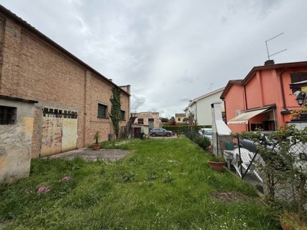 locale commerciale in vendita a Mira in zona Marano