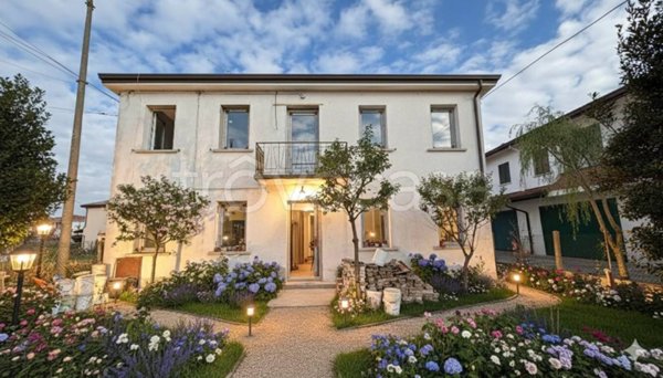 casa indipendente in vendita a Mira in zona Piazza Vecchia