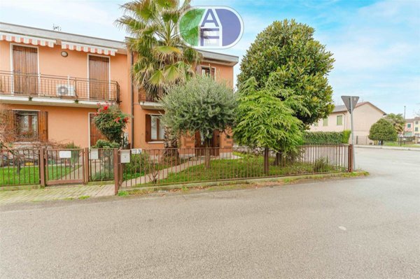 esavano in vendita a Mira