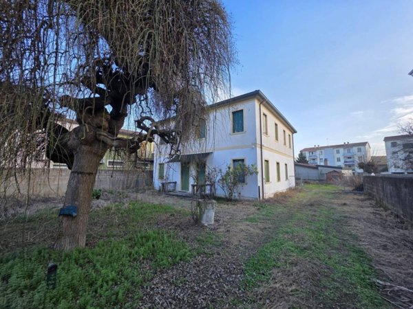 casa indipendente in vendita a Mira in zona Piazza Vecchia