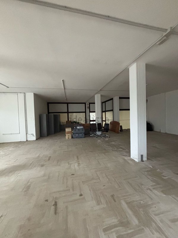 locale di sgombero in vendita a Mira