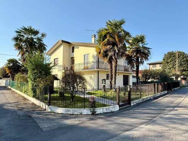 casa indipendente in vendita a Mira in zona Giovanni XXIII
