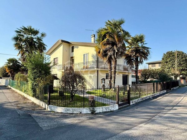 casa indipendente in vendita a Mira in zona Giovanni XXIII
