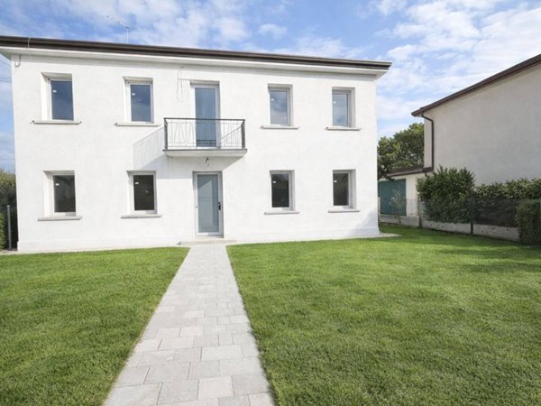 casa indipendente in vendita a Mira in zona Piazza Vecchia