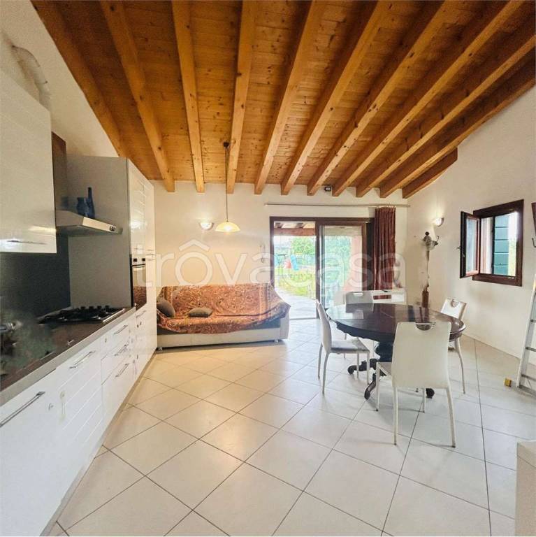 casa indipendente in vendita a Mira in zona Marano