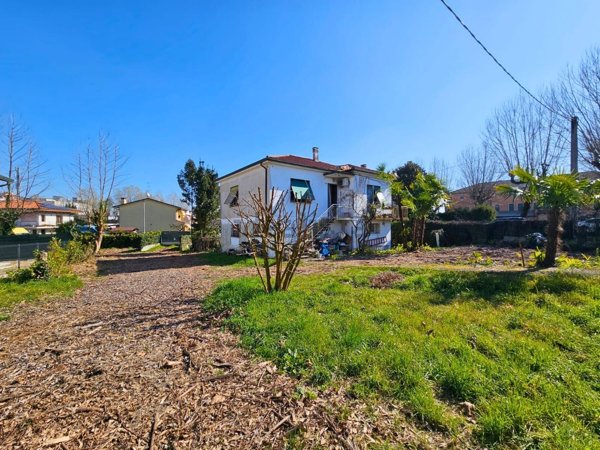 casa indipendente in vendita a Mira in zona Piazza Vecchia