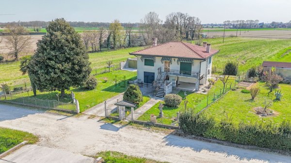 casa indipendente in vendita a Mira in zona Piazza Vecchia
