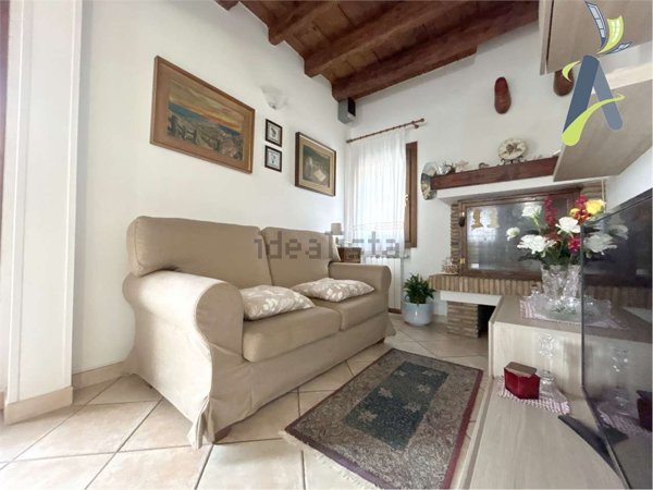 casa indipendente in vendita a Mira in zona Piazza Vecchia