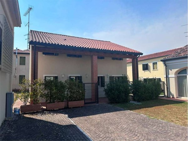 casa indipendente in vendita a Mira in zona Giovanni XXIII