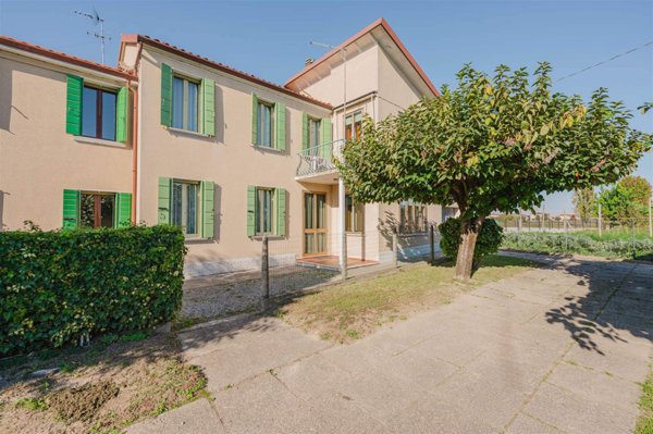casa indipendente in vendita a Mira in zona Piazza Vecchia