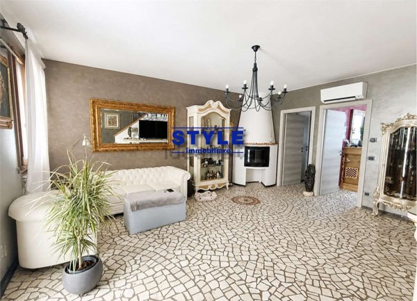 casa indipendente in vendita a Mira in zona Marano
