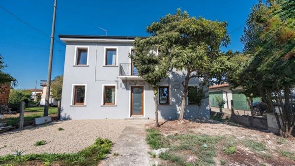casa indipendente in vendita a Mira in zona Piazza Vecchia