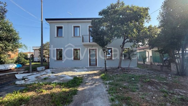 casa indipendente in vendita a Mira in zona Piazza Vecchia