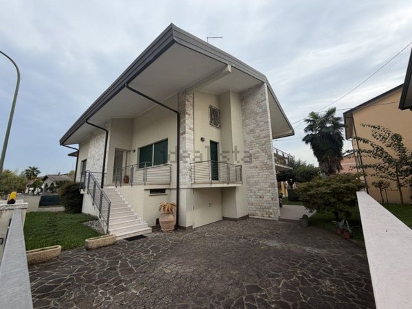 casa indipendente in vendita a Mira in zona Giovanni XXIII