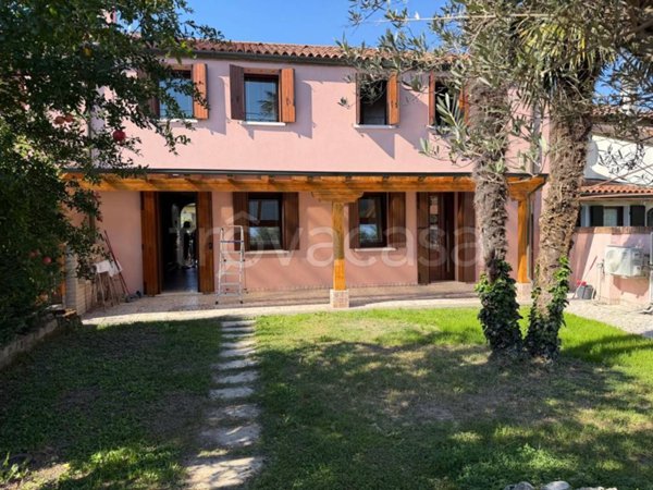 casa indipendente in vendita a Mira in zona Piazza Vecchia