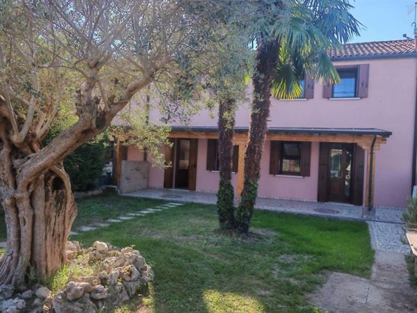 casa indipendente in vendita a Mira in zona Piazza Vecchia