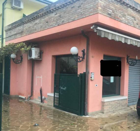 negozio in vendita a Mirano in zona Vetrego