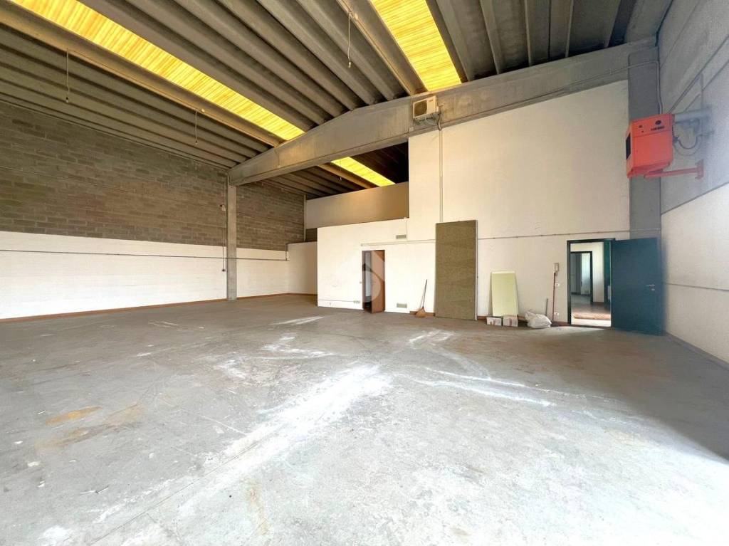 locale commerciale in vendita a Mirano