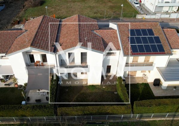 casa indipendente in vendita a Mirano in zona Vetrego