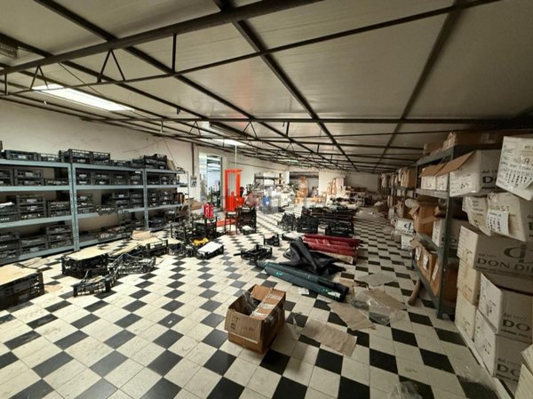 locale di sgombero in vendita a Mirano