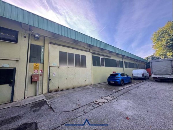 locale commerciale in vendita a Mirano in zona Zianigo