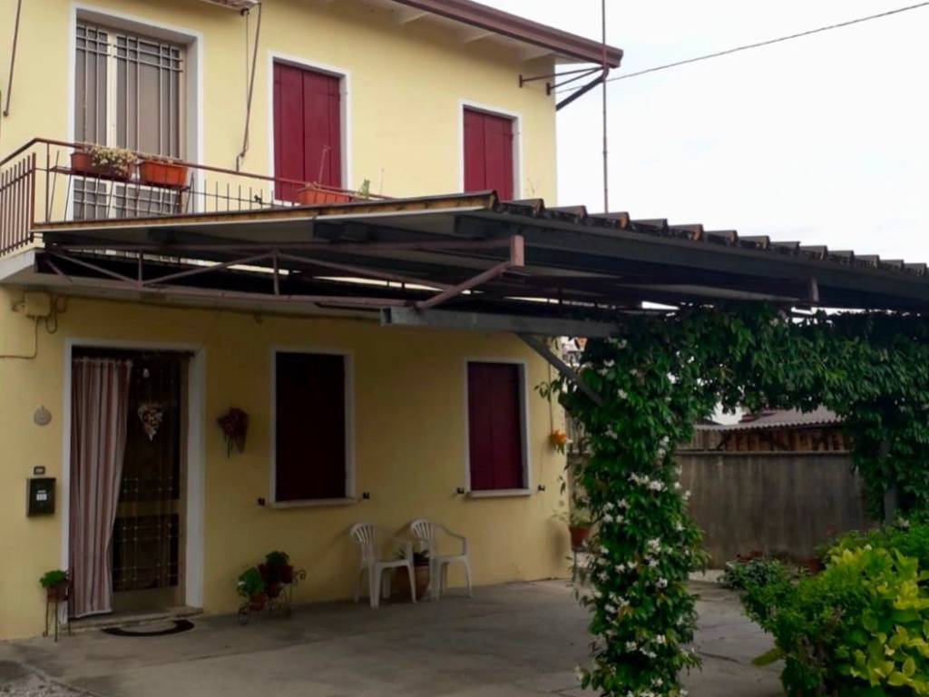 casa indipendente in vendita a Mirano in zona Vetrego