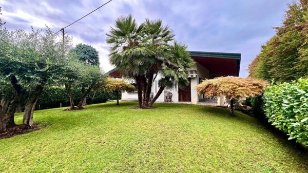 casa indipendente in vendita a Mirano in zona Vetrego