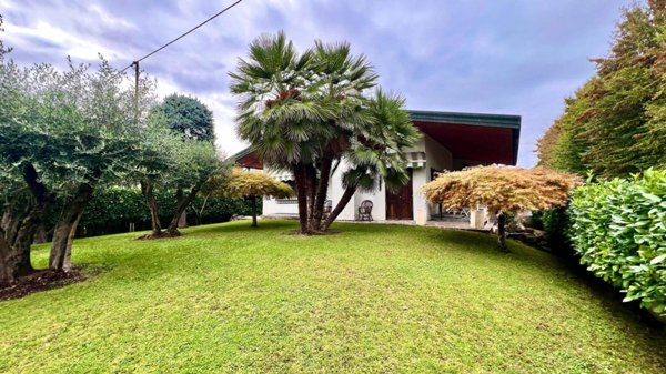 casa indipendente in vendita a Mirano in zona Vetrego