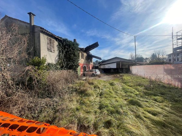 esavano in vendita a Mirano