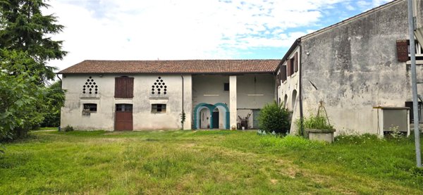 locale di sgombero in vendita a Mirano