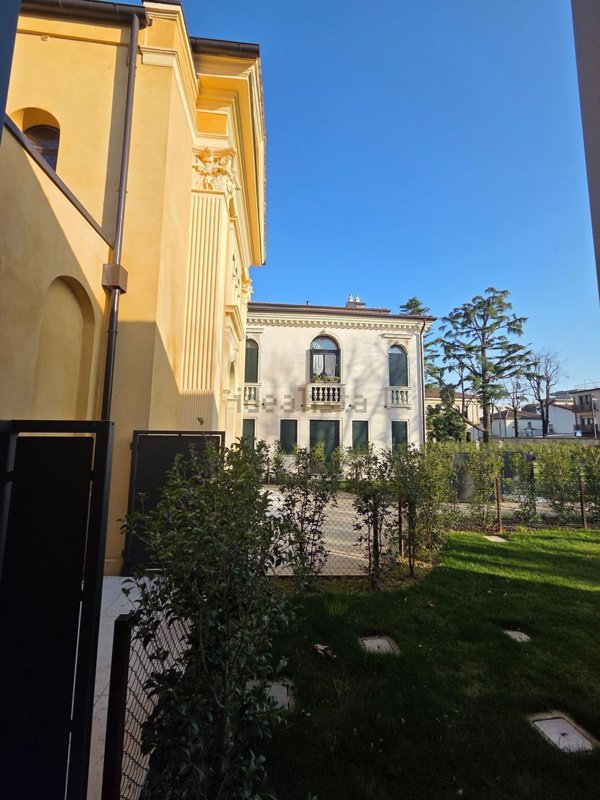 pentavano in vendita a Mirano