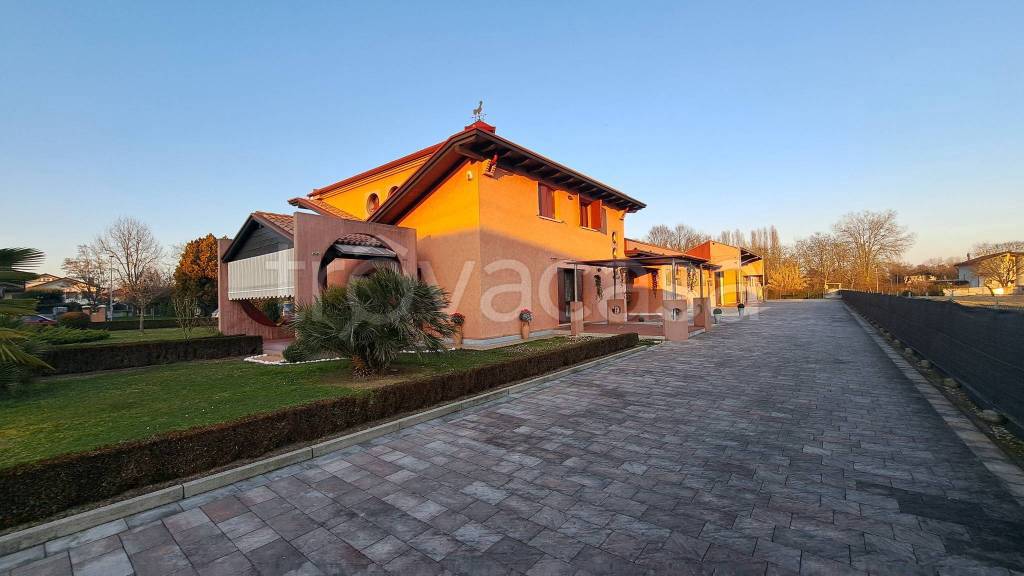 locale commerciale in vendita a Noale in zona Moniego