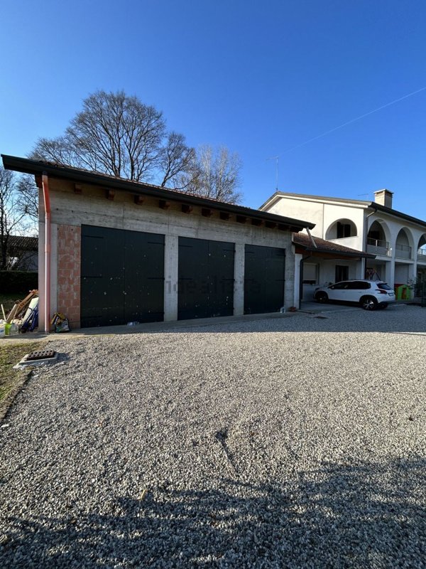 pentavano in vendita a Noale in zona Cappelletta