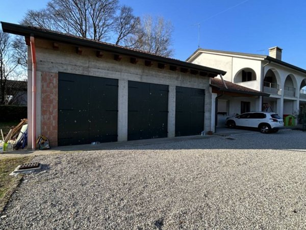 pentavano in vendita a Noale in zona Cappelletta