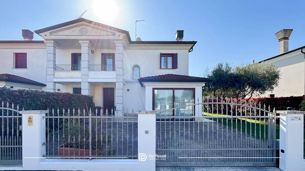 casa indipendente in vendita a Noventa di Piave in zona Santa Teresina