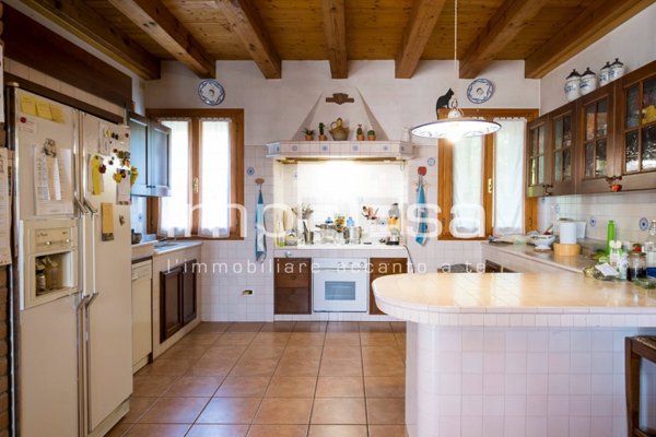 casa indipendente in vendita a Noventa di Piave in zona Santa Teresina