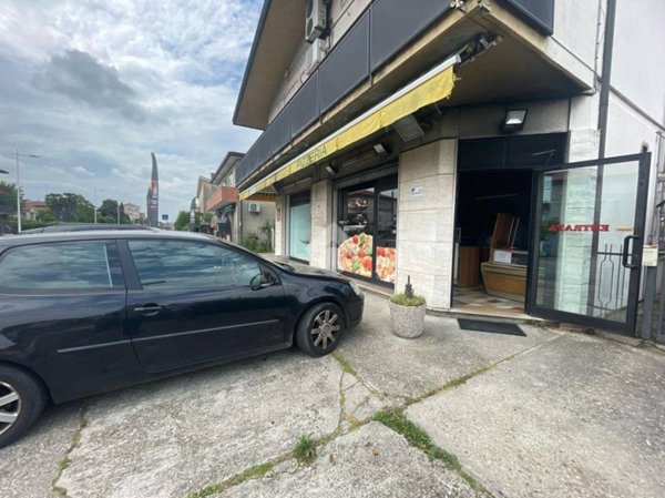 negozio in vendita a Pianiga in zona Mellaredo