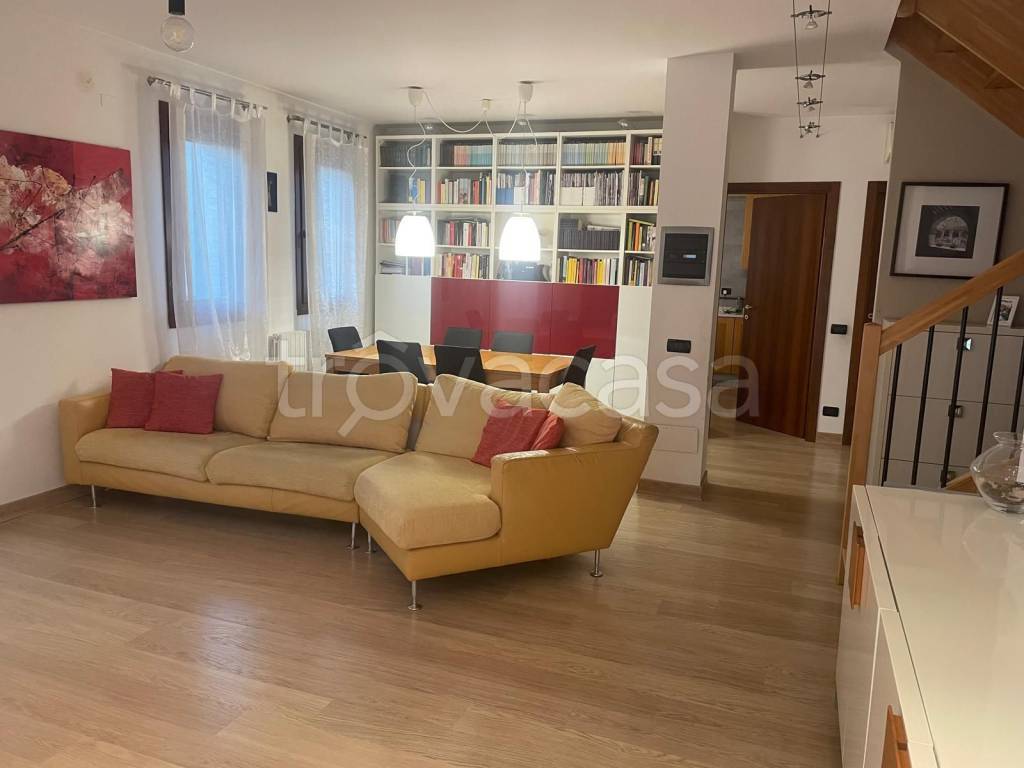 appartamento in vendita a Pianiga in zona Mellaredo