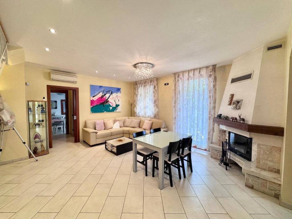 casa indipendente in vendita a Pianiga in zona Mellaredo