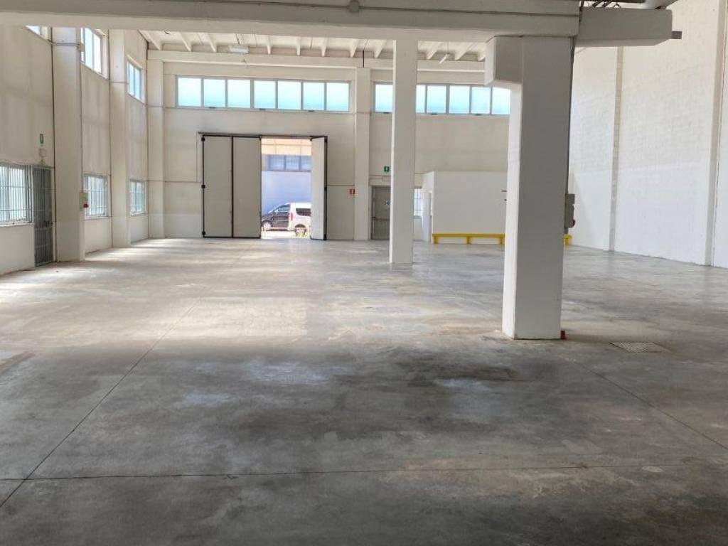 locale commerciale in vendita a Pianiga in zona Cazzago