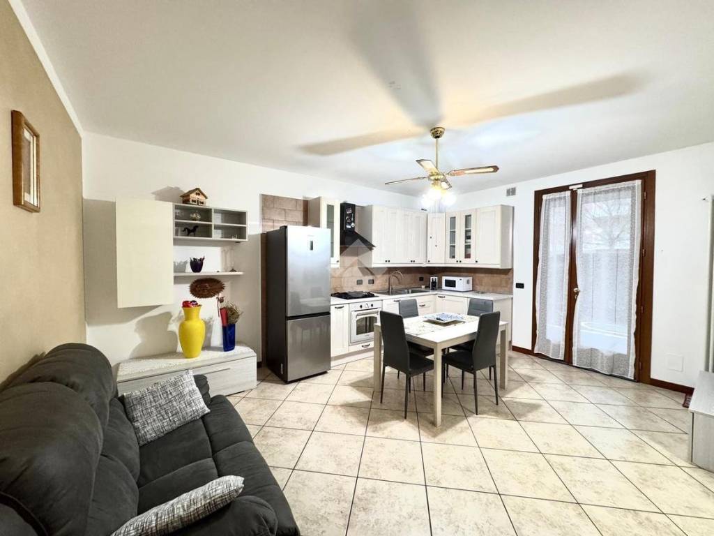 appartamento in vendita a Pianiga in zona Mellaredo