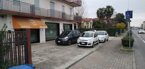 negozio in vendita a Pianiga in zona Mellaredo