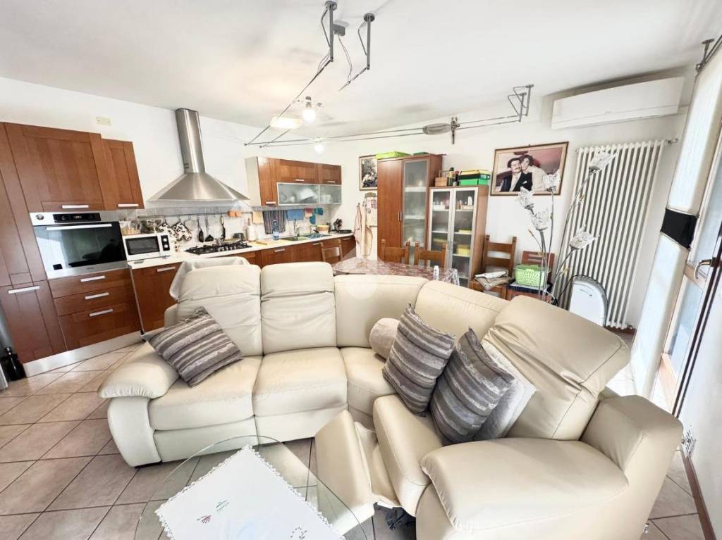 appartamento in vendita a Pianiga in zona Mellaredo