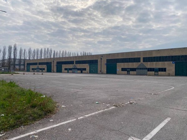 locale commerciale in vendita a Pianiga in zona Cazzago