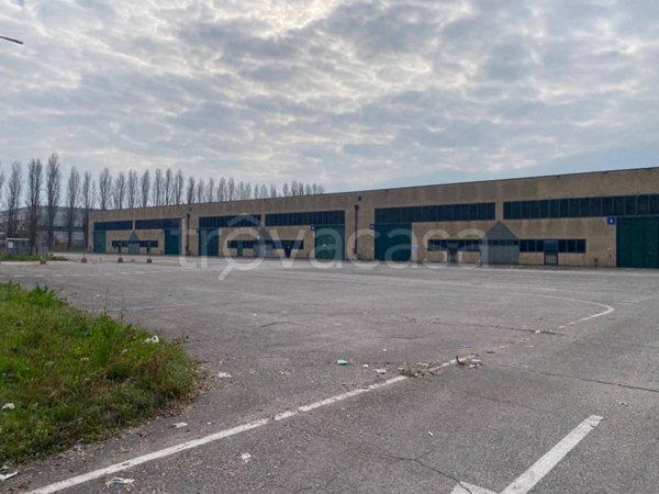 locale commerciale in vendita a Pianiga in zona Cazzago