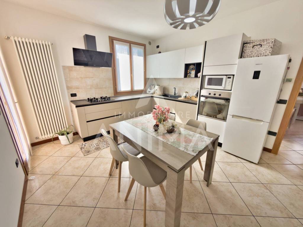 appartamento in vendita a Pianiga in zona Mellaredo