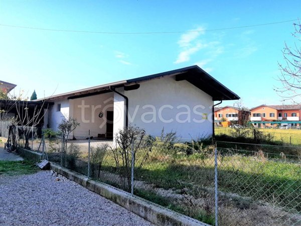 locale commerciale in vendita a Portogruaro in zona Pradipozzo