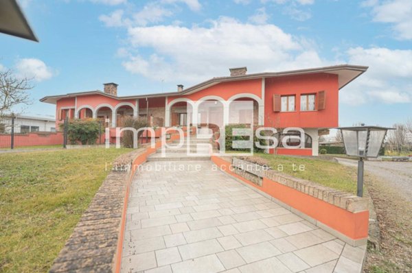 casa indipendente in vendita a Portogruaro in zona Giussago