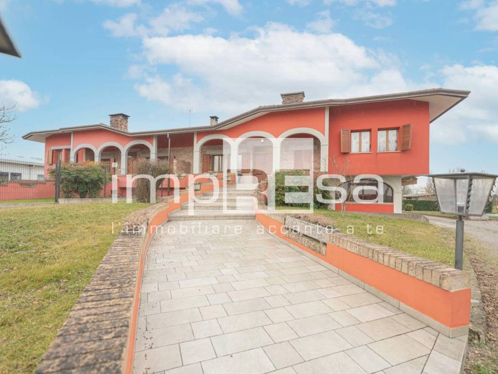 casa indipendente in vendita a Portogruaro in zona Giussago