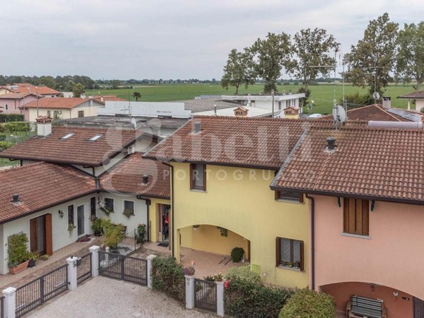 casa indipendente in vendita a Portogruaro in zona Lugugnana